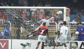 image-10 Jogos Memoráveis Entre Clubes Brasileiros nos Anos 90 e 2000