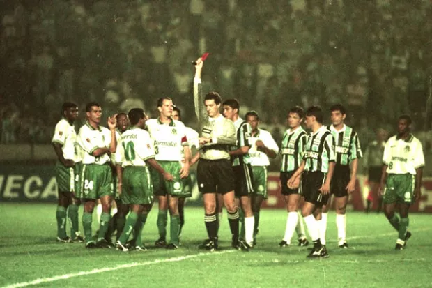 image-14 Jogos Memoráveis Entre Clubes Brasileiros nos Anos 90 e 2000