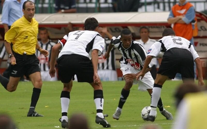 image-7 Jogos Memoráveis Entre Clubes Brasileiros nos Anos 90 e 2000